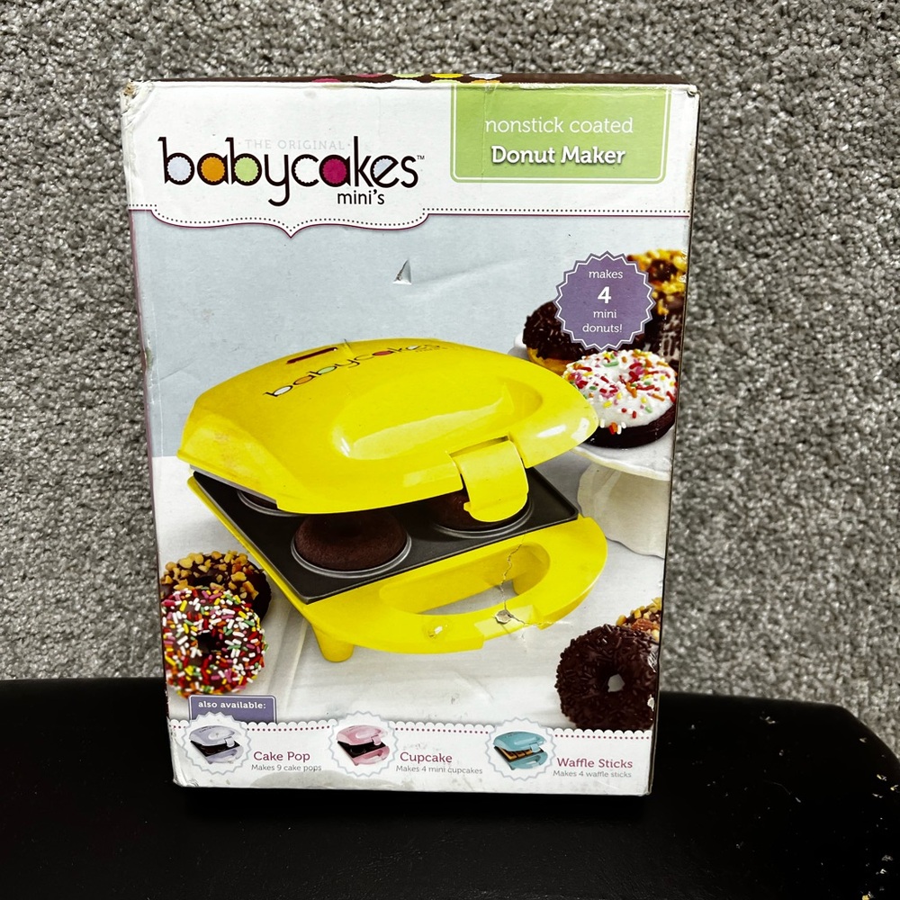 Babycakes mini’s - Nonstick Coated - Mini Donut Maker - Yellow - Makes 4 Donuts